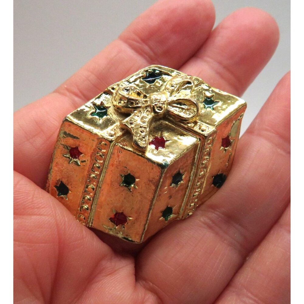 Christmas Present Brooch 1.5" Gold Tone Red Green Star Enamel Paint Accents New